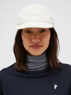 Cream Women Peak Performance Fleece Cap | US-XLIGU5908