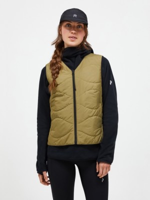 Olive / Black Women Peak Performance Insulated Reversible Vest | US-VXUMI8275