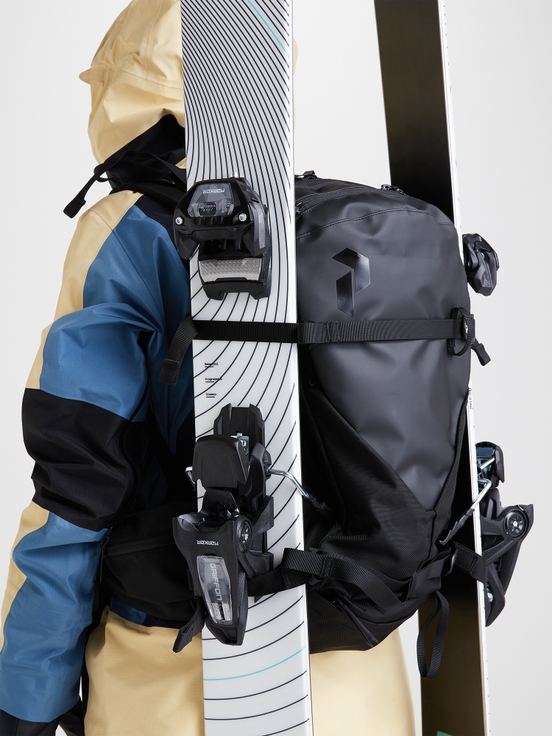 Black / White Men Peak Performance Vertical Ski S/M 28,5l Backpacks | US-ZBAIF2740